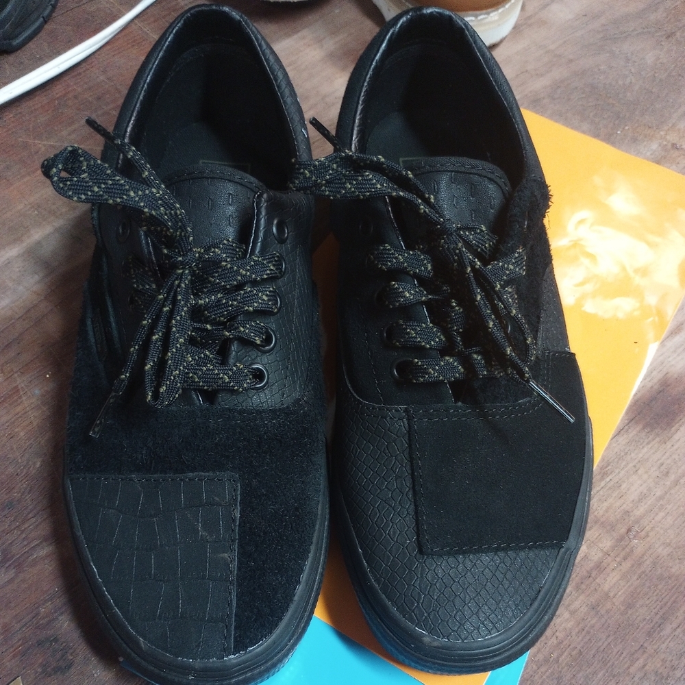 Vans - Picture 5 of 10
